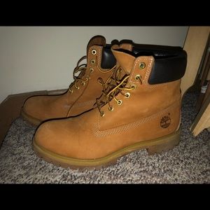 Timberlands Orginal 6” (size 10.5)